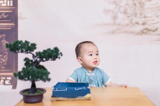 洛阳宝宝总是抠鼻子